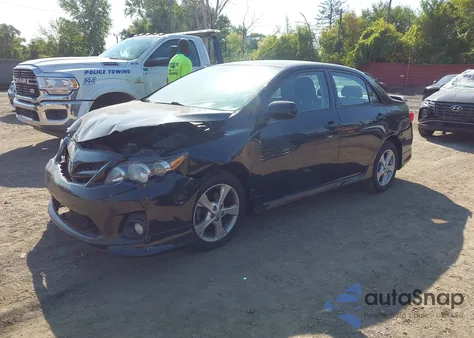 2013 Toyota Corolla S z USA, uszkodzony, nr VIN 2T1BU4EE1DC102945